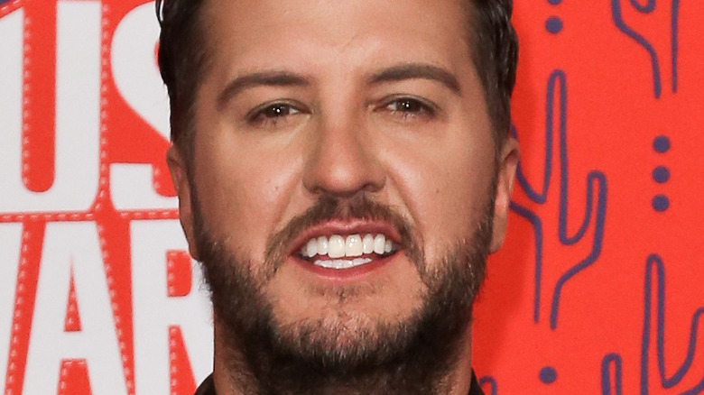 Luke Bryan facial hair