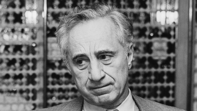 Elia Kazan looking to side