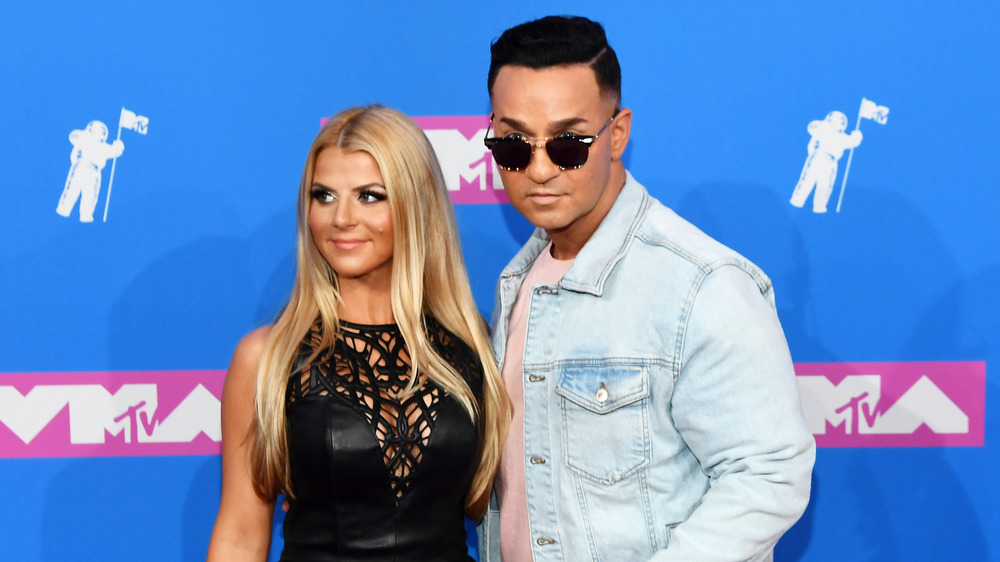 Lauren and Mike Sorrentino posing