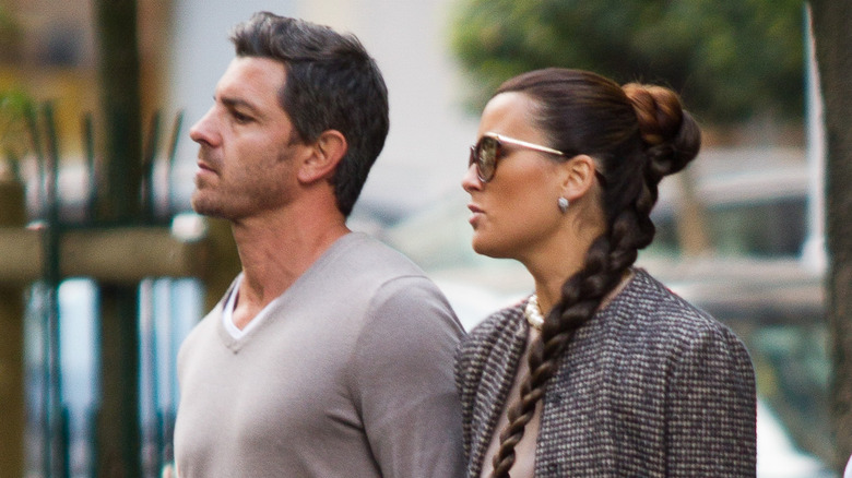  Cote de Pablo and her boyfriend Diego Serrano walking