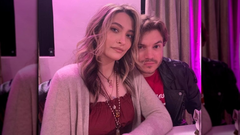 Paris Jackson gets cozy with Emile Hirsch
