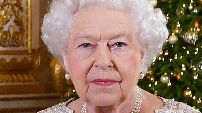 Queen Elizabeth posing for photo