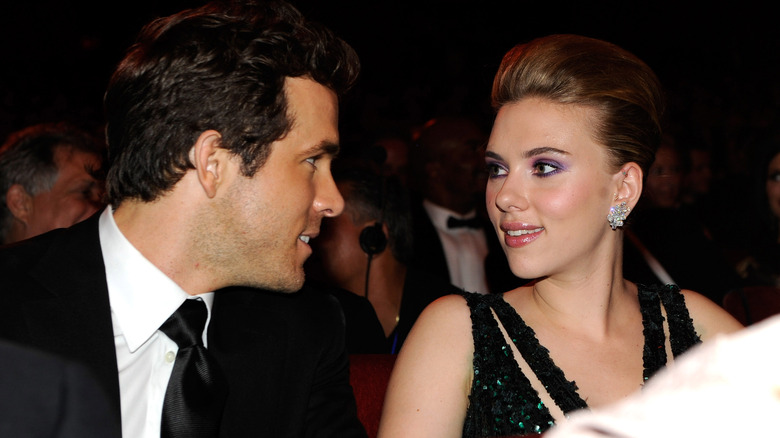 Ryan Reynolds and Scarlett Johansson talking