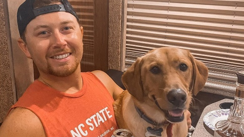 Scotty McCreery posing with his pet dog