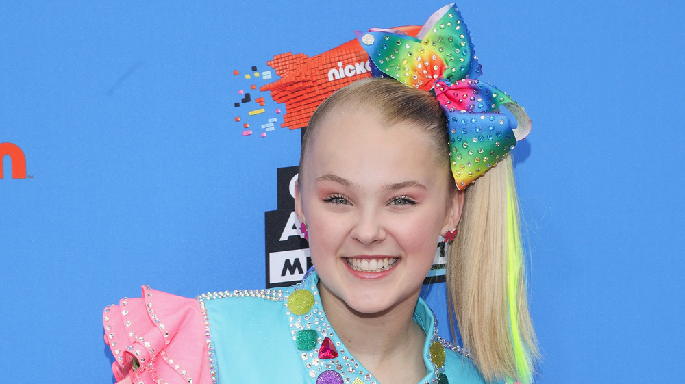 JoJo Siwa on red carpet