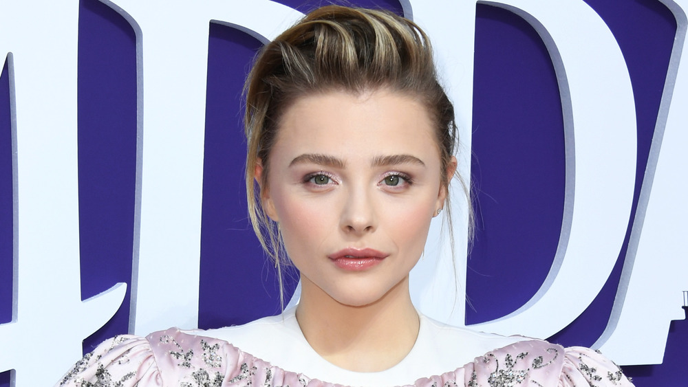 Chloe Grace Moretz wears pink lipstick