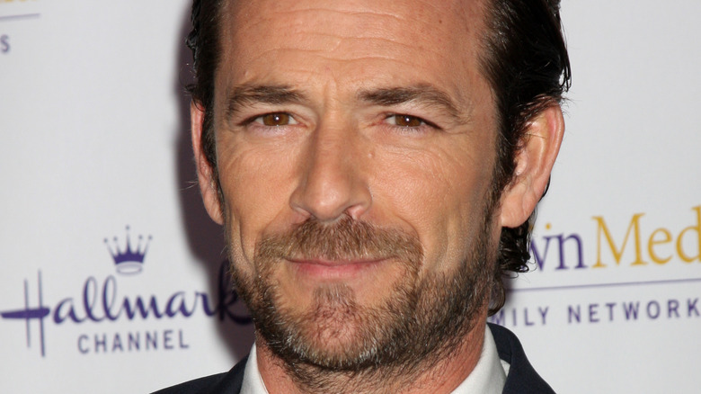 Luke Perry looking at the camera