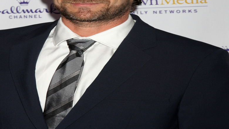 Luke Perry looking at the camera