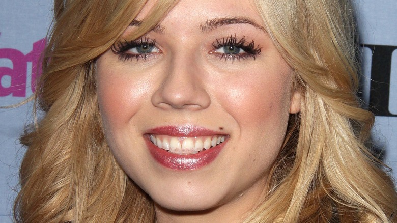 Jennette McCurdy on the red carpet