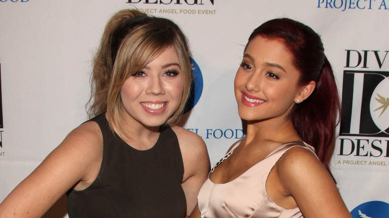 Jennette McCurdy and Ariana Grande, both smiling