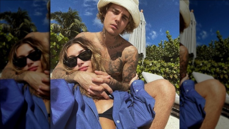 Justin Bieber and Hailey Baldwin hugging in a selfie 
