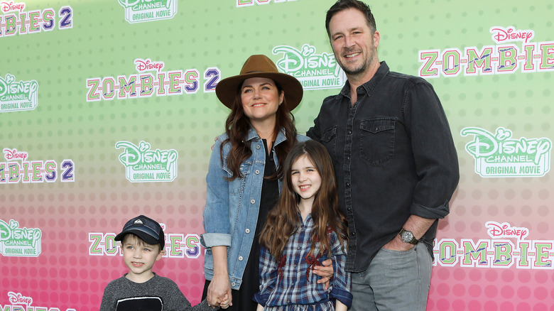 Tiffani Thiessen, Brady Smith, and kids smiling