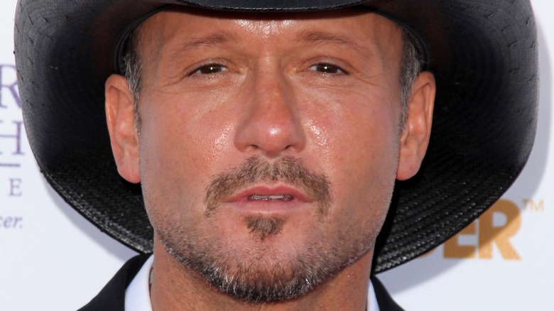 Tim McGraw poses on the red carpet