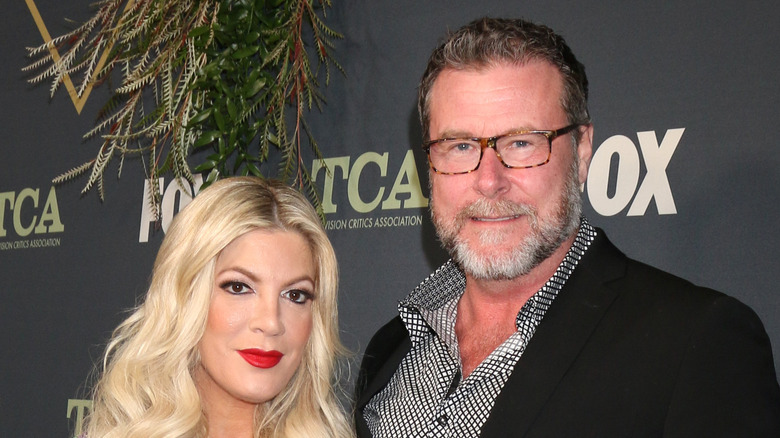 Tori Spelling and Dean McDermott pose