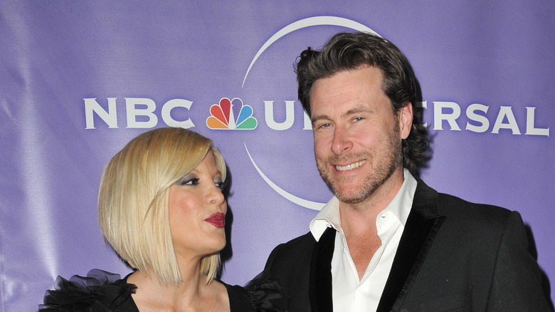 Tori Spelling and Dean McDermott pose