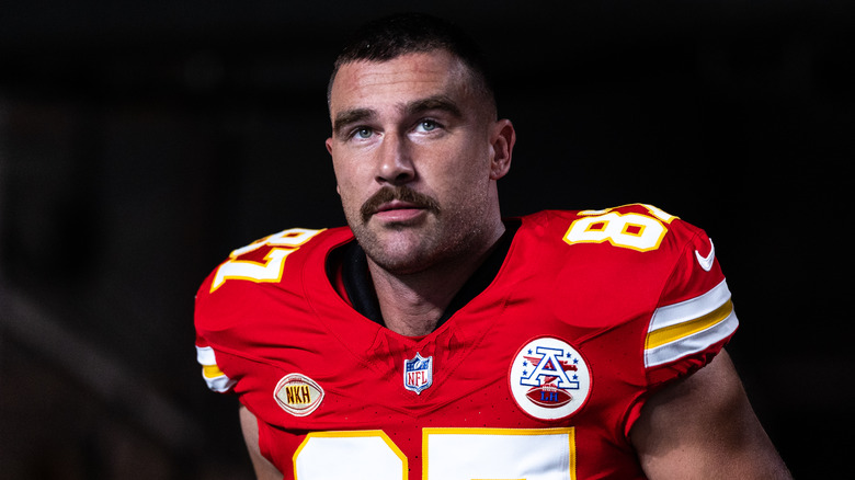 Travis Kelce posing