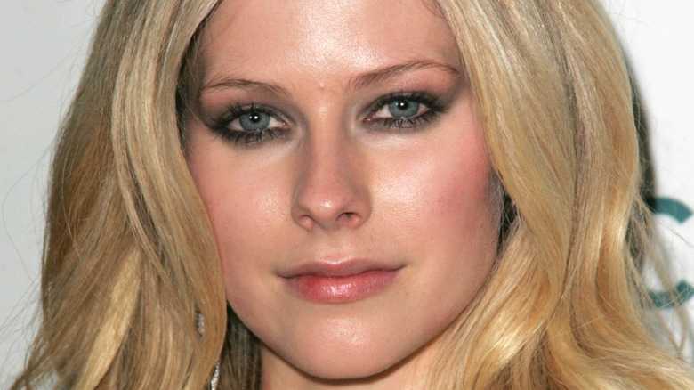 Avril Lavigne blue eyes