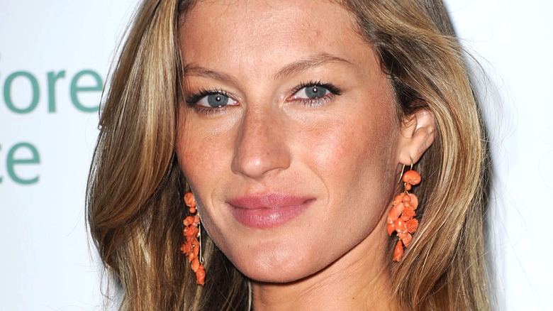 Gisele Bündchen orange earrings 