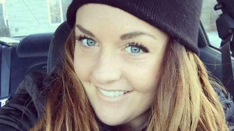 Lyndsay Devoe smiling in car selfie