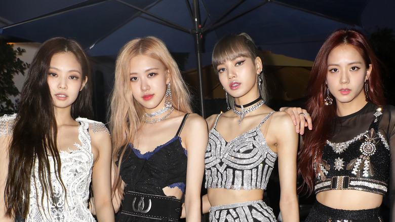 BlackPink posing