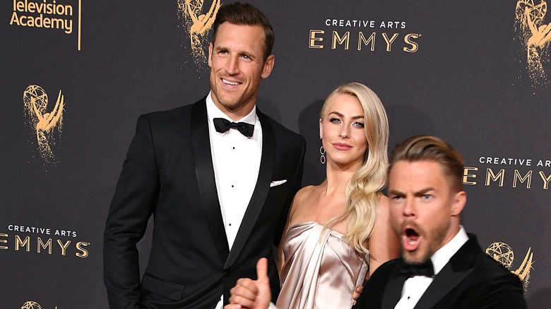 Brooks Laich, Julianne Hough, Derek Hough posing