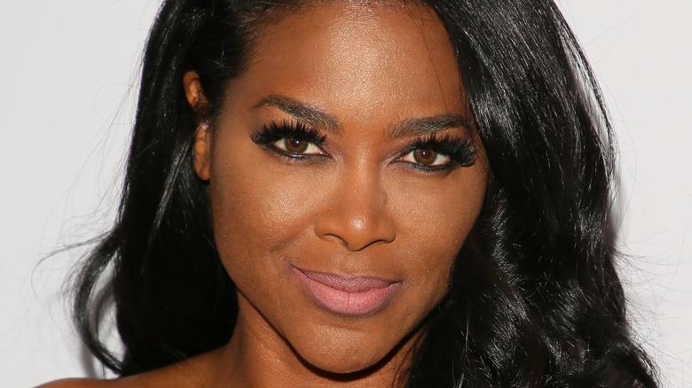 Kenya Moore wearing pink lipstick