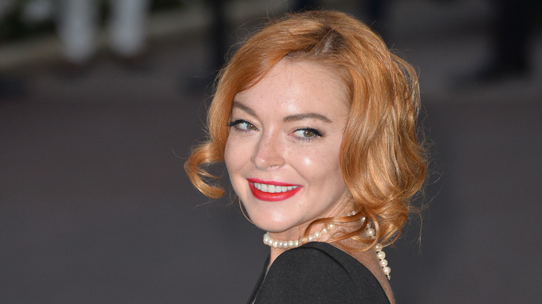 Lindsay lohan black dress white pearls
