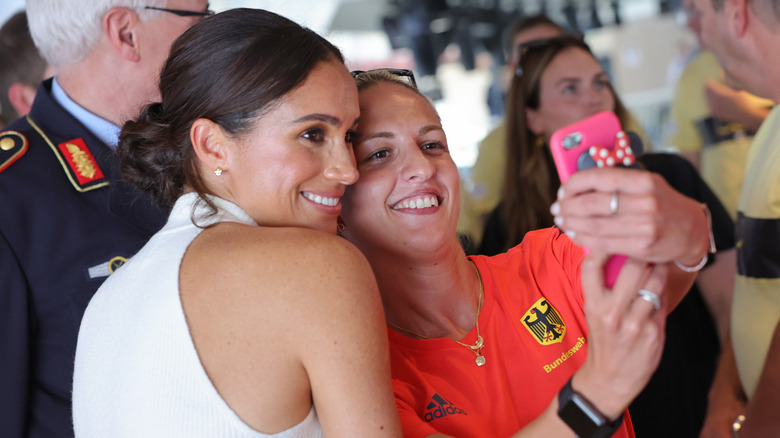 Meghan Markle posing with fan