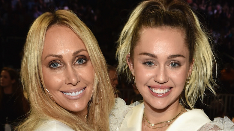 Miley and Tish Cyrus blond