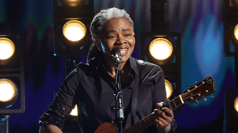 Tracy Chapman performing