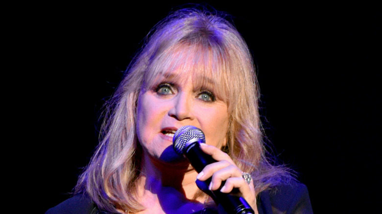Barbara Mandrell singing