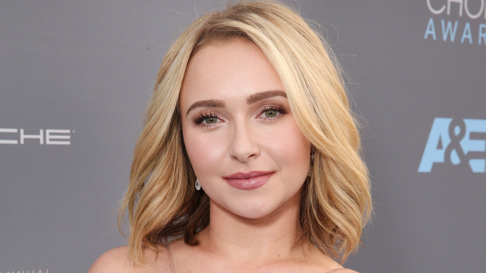 Hayden Panettiere posing on the red carpet