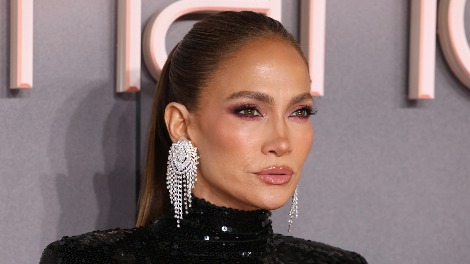 nickiswift.com - Lea B - J. Lo's Controversial Hairdo At The 2020 American Music Awards Aged Like Fine Wine