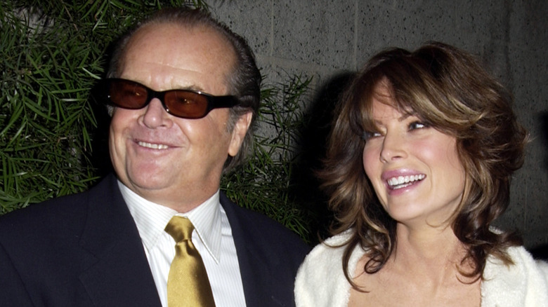 Jack Nicholson and Lara Flynn Boyle posing for cameras