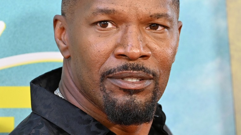 Jamie Foxx posing