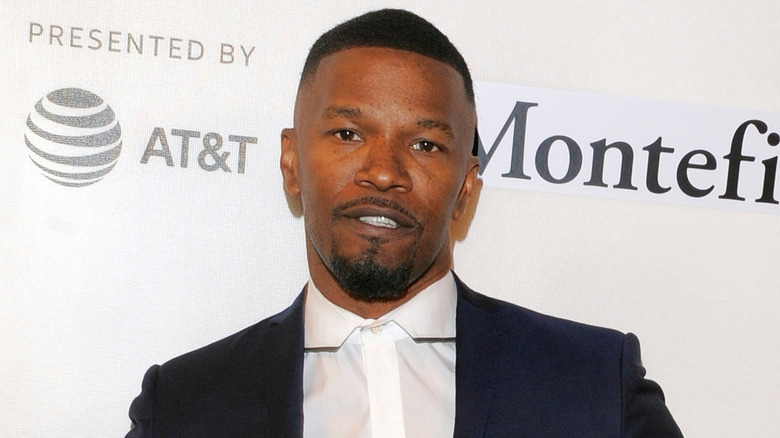 Jamie Foxx posing