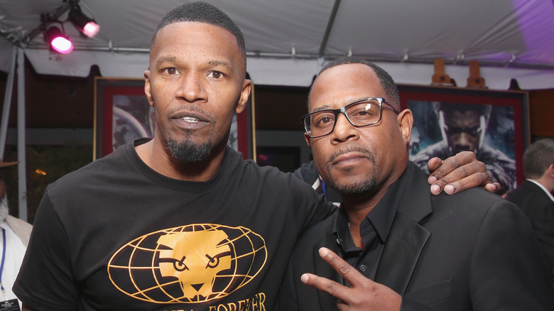 Jamie Foxx and Martin Lawrence posing