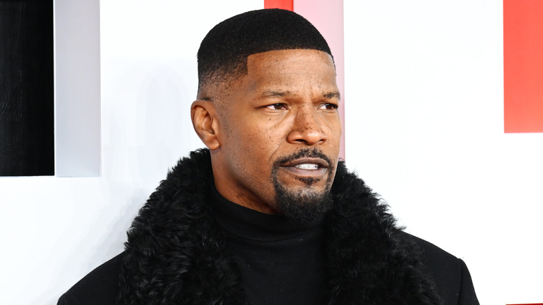 Jamie Foxx posing
