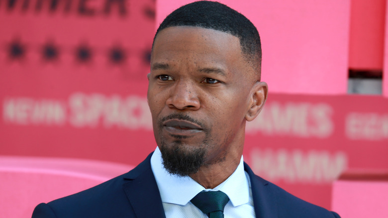 Jamie Foxx posing