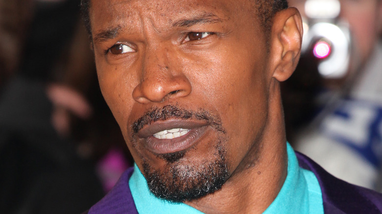 Jamie Foxx posing