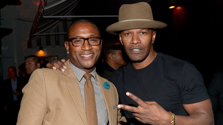 Tommy Davidson posing with Jamie Foxx