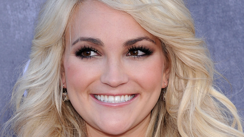 Jamie Lynn Spears smile curls