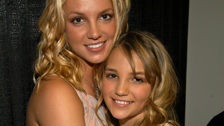Britney Spears hugs Jamie Lynn Spears
