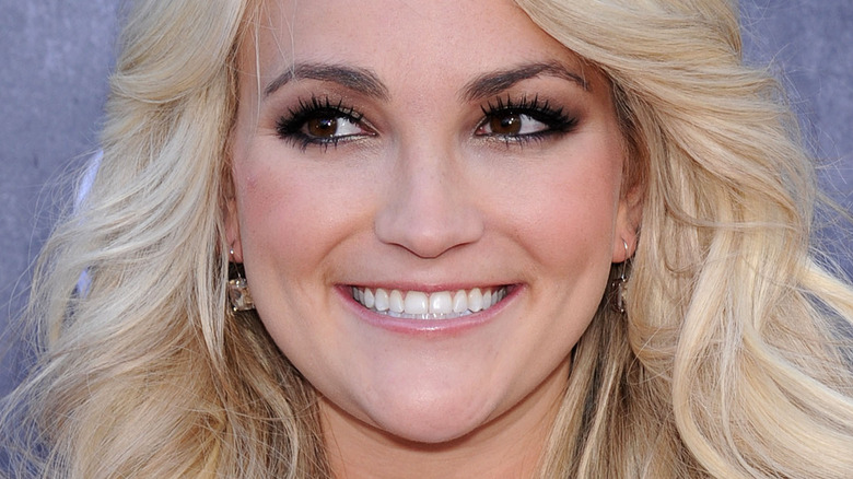 Jamie Lynn Spears smiling on red carpet