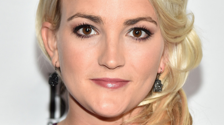 Jamie Lynn Spears smiling hoop earrings