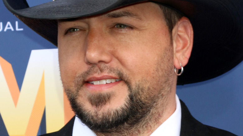 Jason Aldean on the red carpet