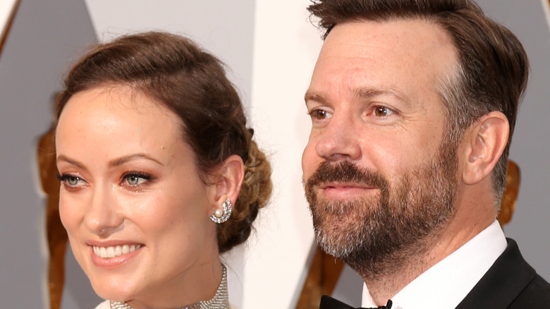 Olivia Wilde and Jason Sudeikis posing