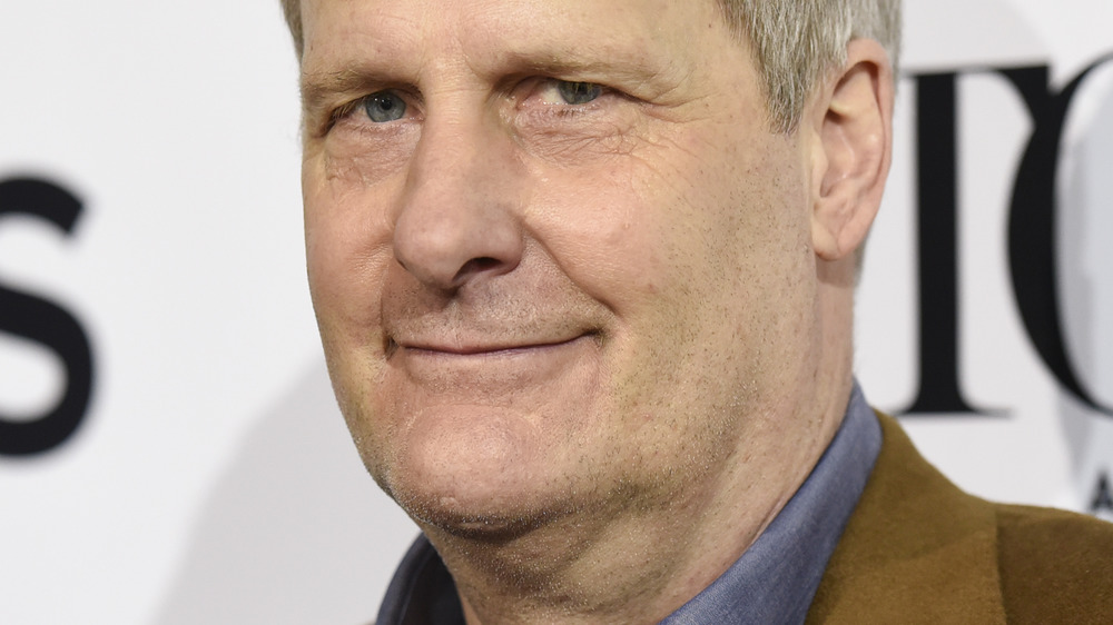 Jeff Daniels smiling looking sideways