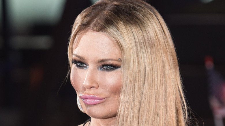 Jenna Jameson taking pictures for the cameras 