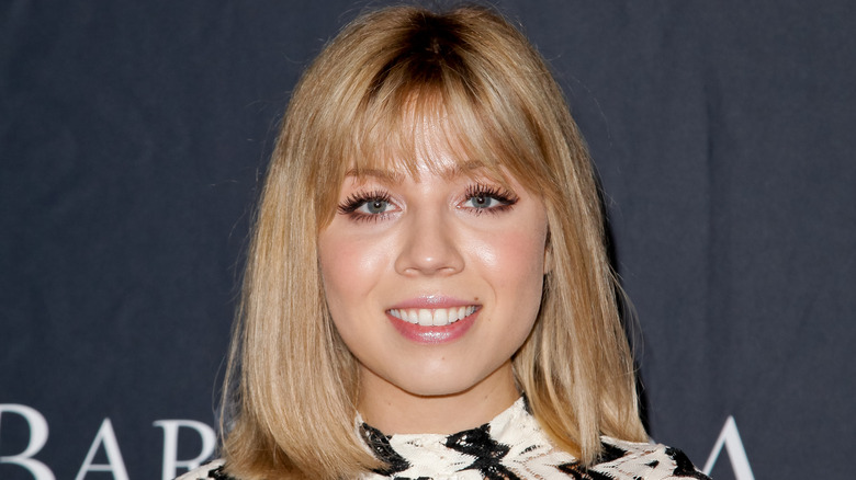 Jennette McCurdy smiling